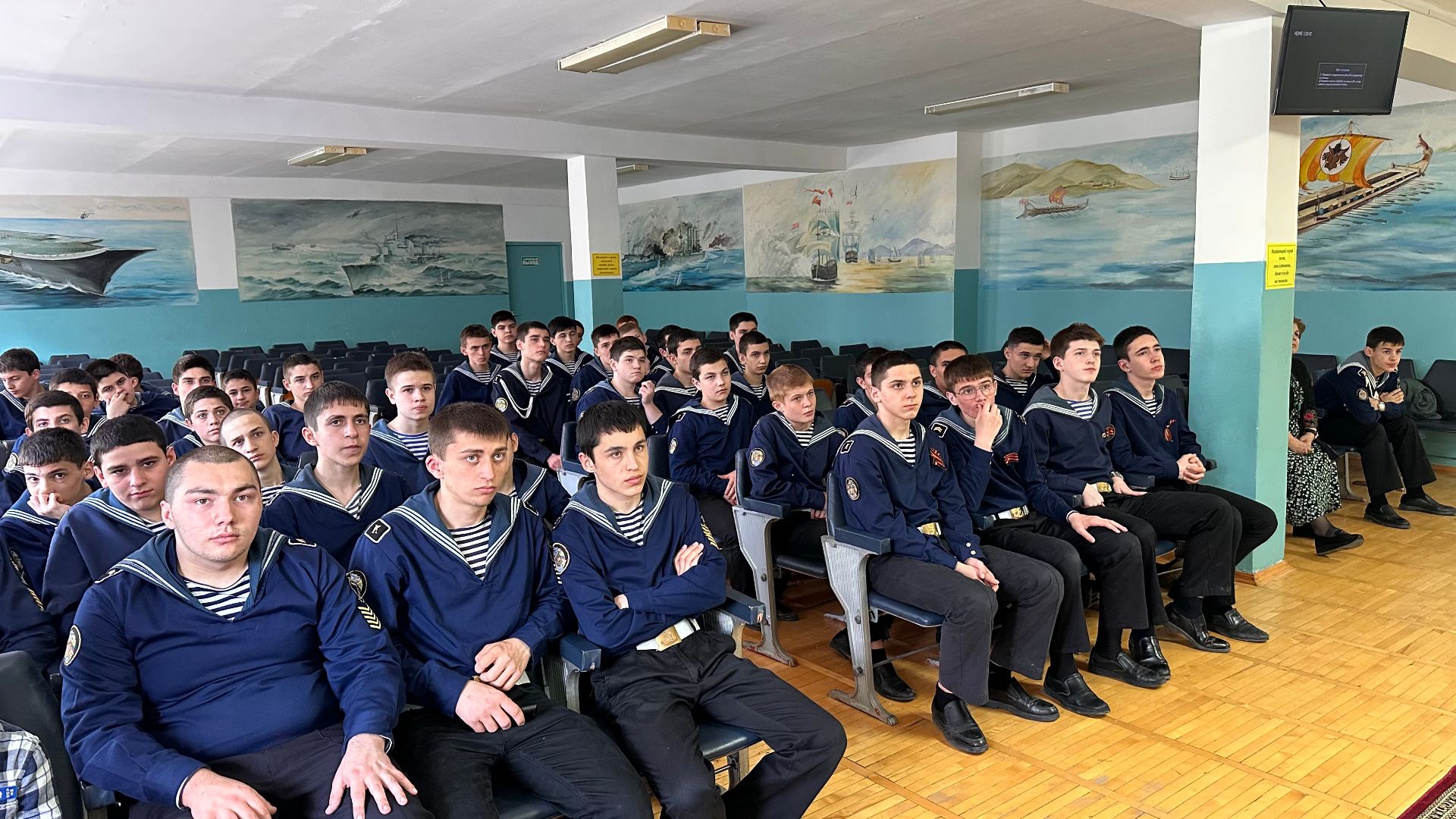 В Дагестане обсудили вопросы межконфессионального согласия и профилактики экстремизма среди курсантов кадетской школы